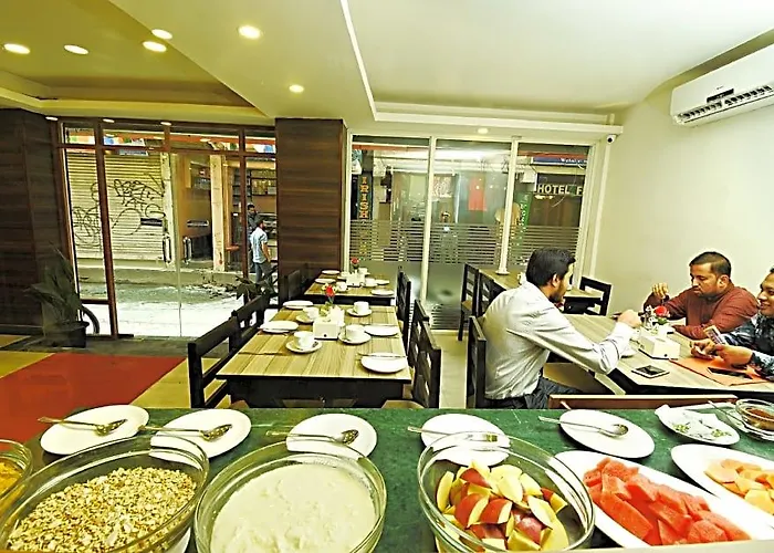 Royal Hotel 3*